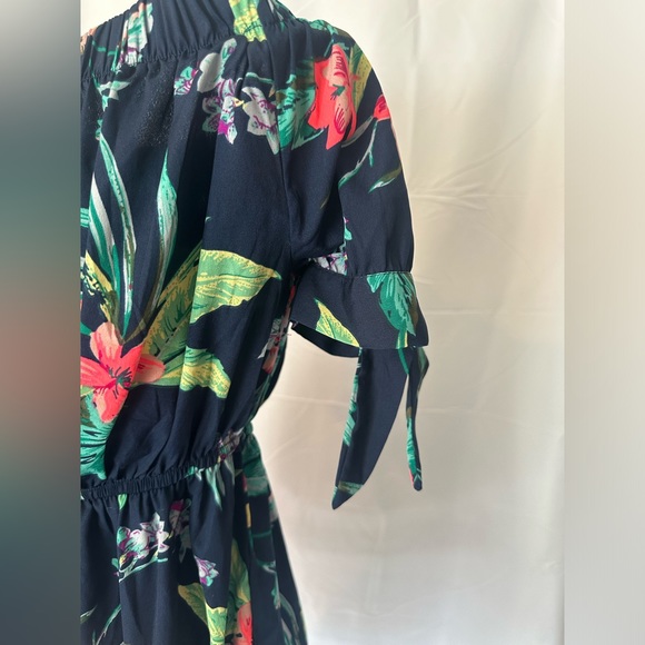 Dress with floral print size medium - Picture 3 of 5